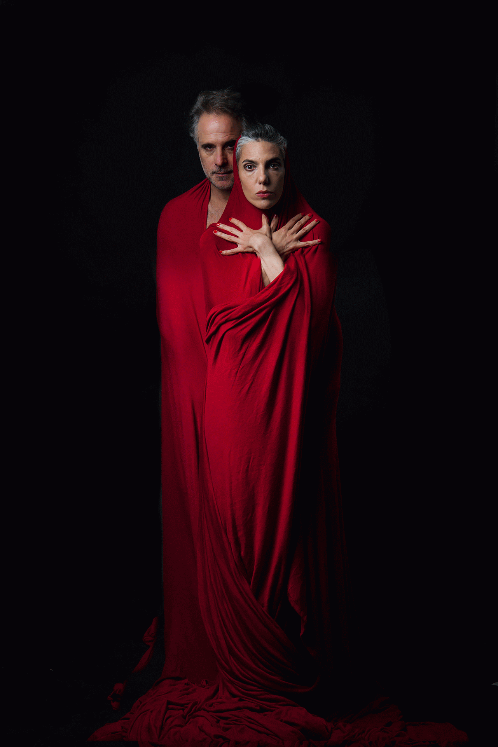 LA NIÑA SOBRE UN ALTAR